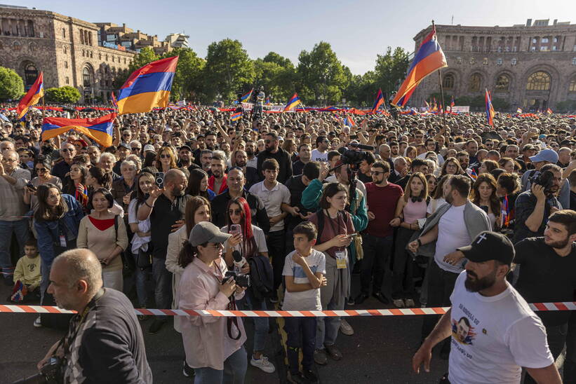 Вірменія. Мітинг проти передачі земель Азербайджану. Fot. PAP/Middle East Images/ABACA