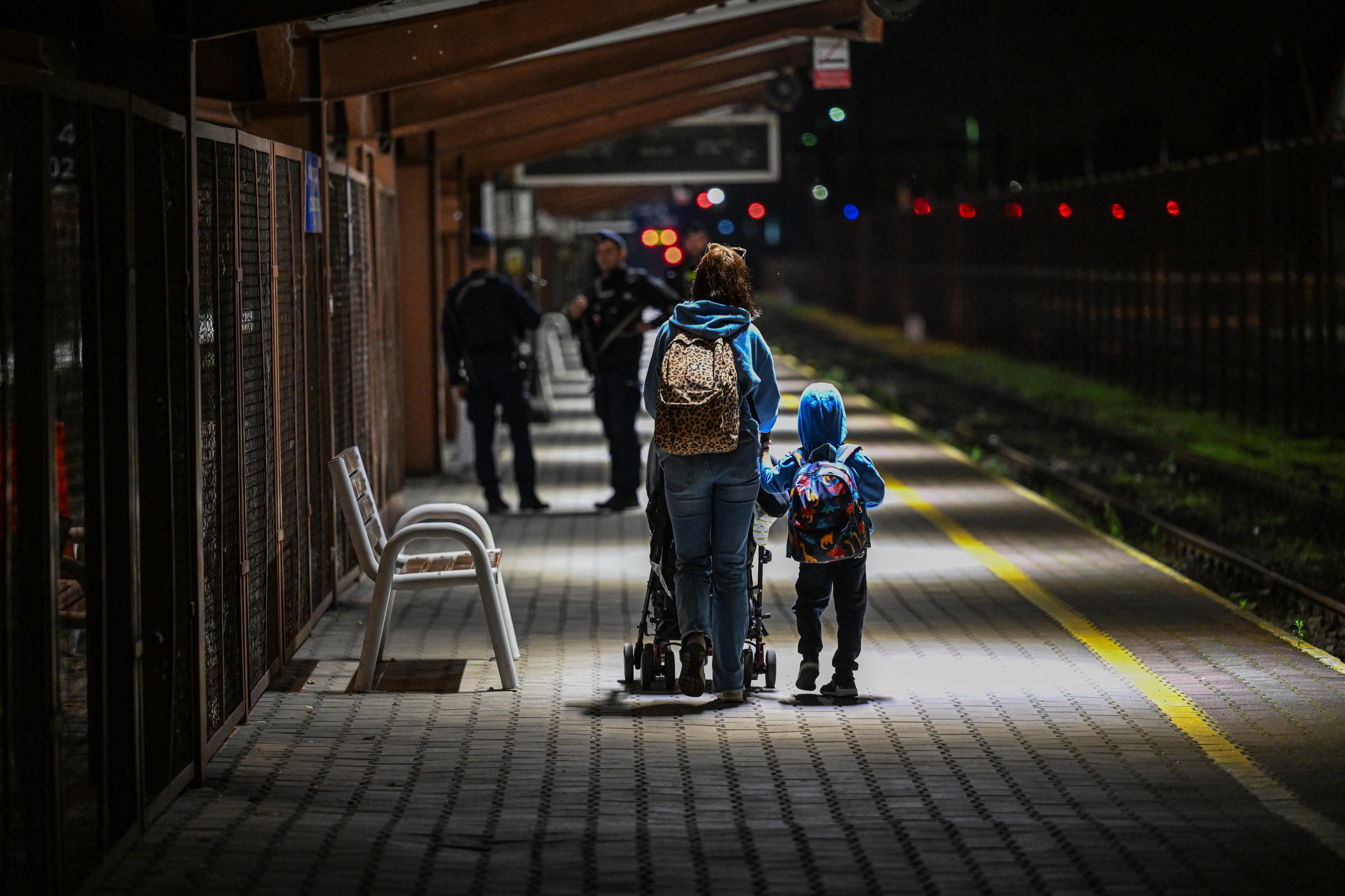 Українка з дітьми на залізничному вокзалі Перемишля. Fot. PAP/Darek Delmanowicz