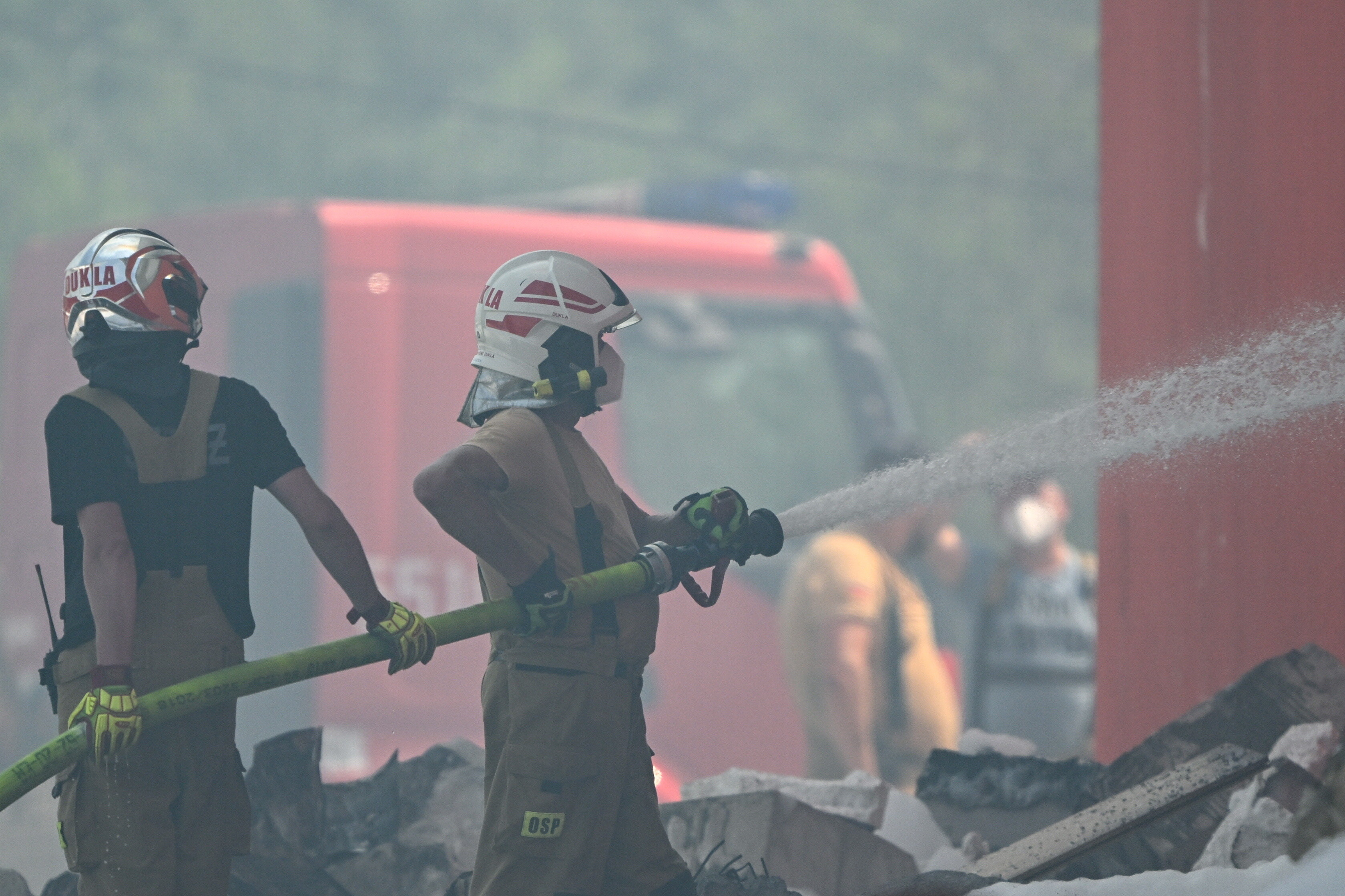 Пожежники гасять пожежу, фотоілюстрація. Fot. PAP/Darek Delmanowicz