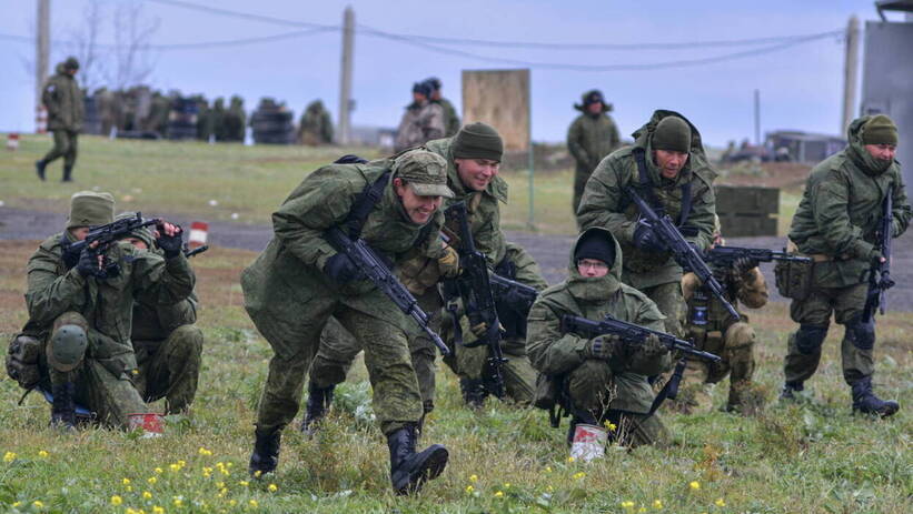 Тренування російських мобілізованих. Fot. PAP/EPA/ARKADY BUDNITSKY (фотоілюстрація)