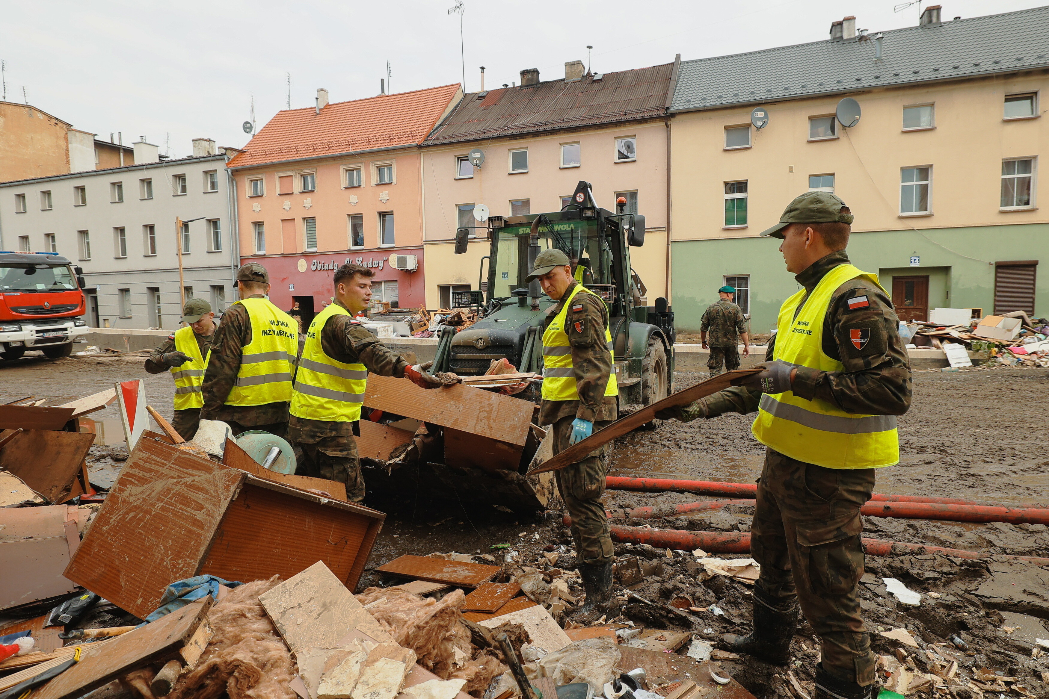 Польські військові ліквідують наслідки повені в Глухолазах. Fot. PAP/Michał Meissner