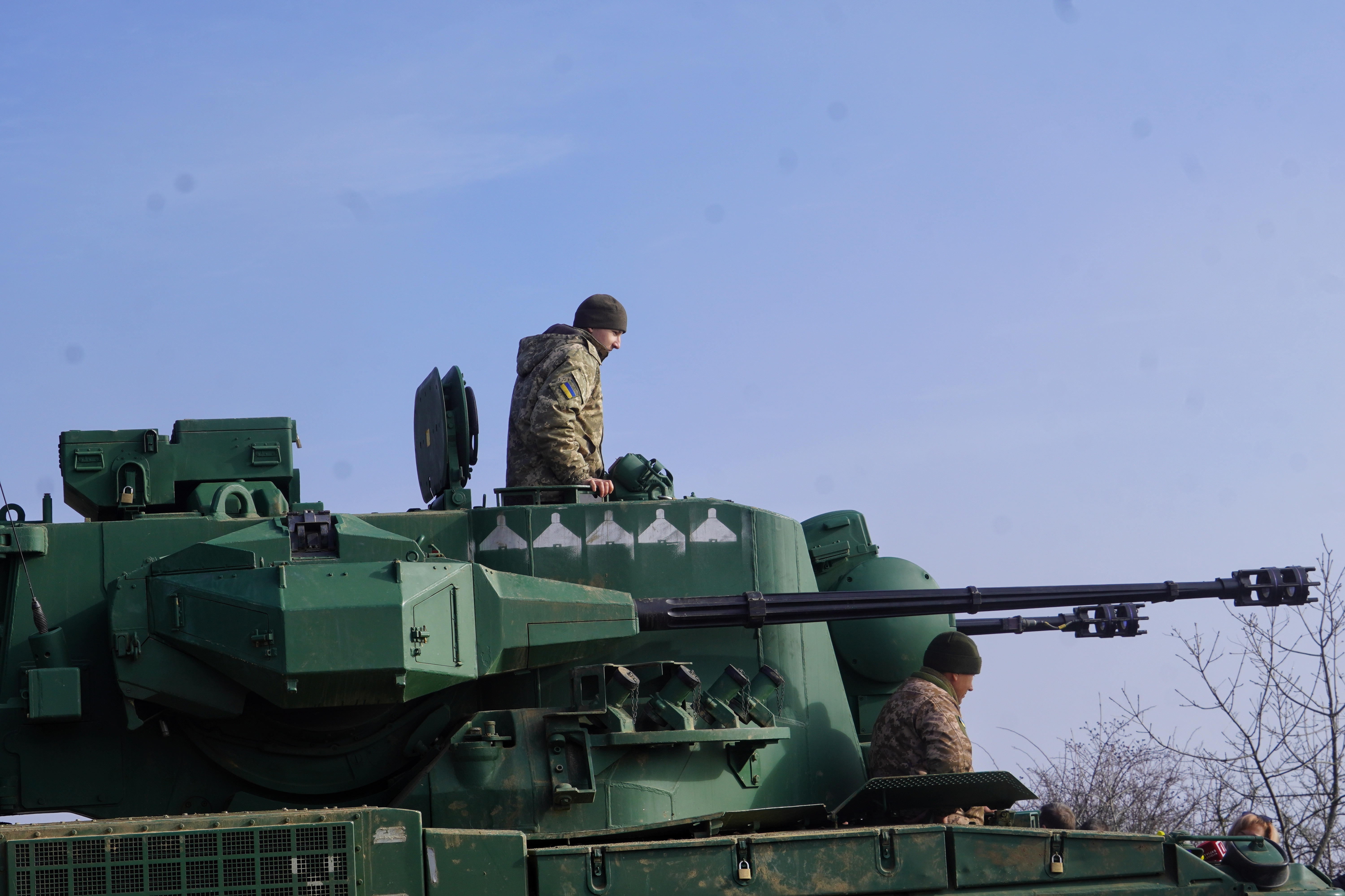 Українські військовослужбовці на німецькій зенітній самохідній артилерійській установці Gepard. Fot. PAP/Alena Solomonova