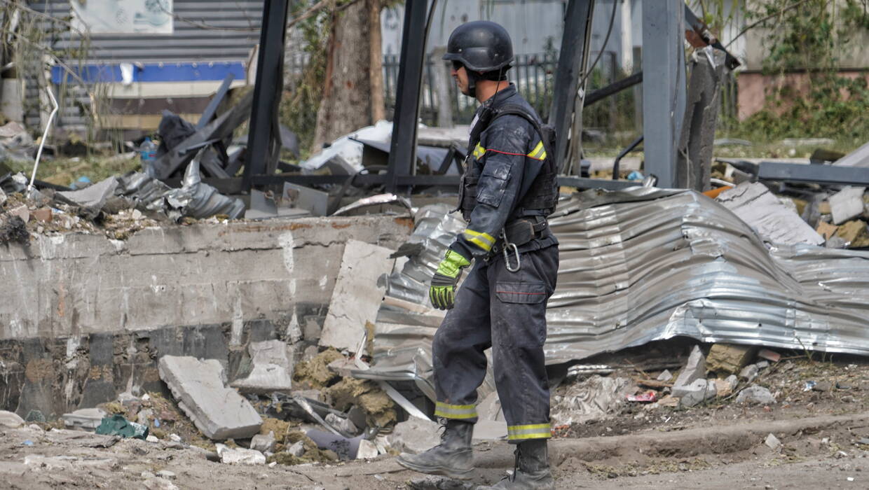 Руйнування після російської атаки в місті Покровськ Донецької області. Фото: PAP/Алена Соломонова