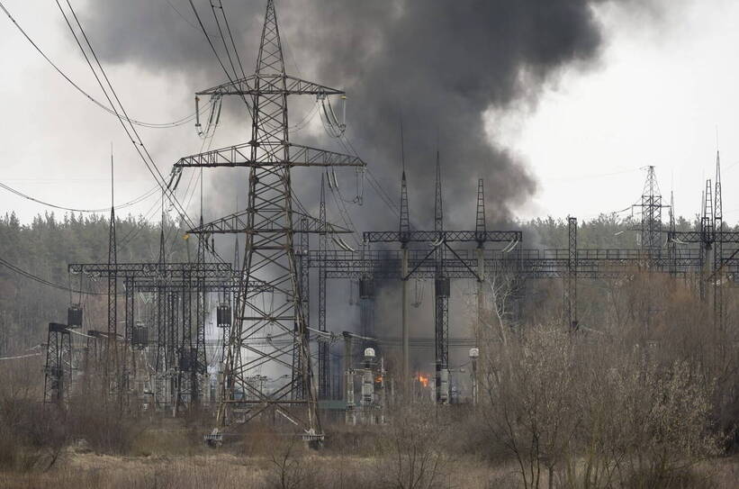 Енергооб'єкти, що постраждали від ракетного удару в Харкові, Україна. Фотоархів. Fot. PAP/EPA/SERGEY KOZLOV