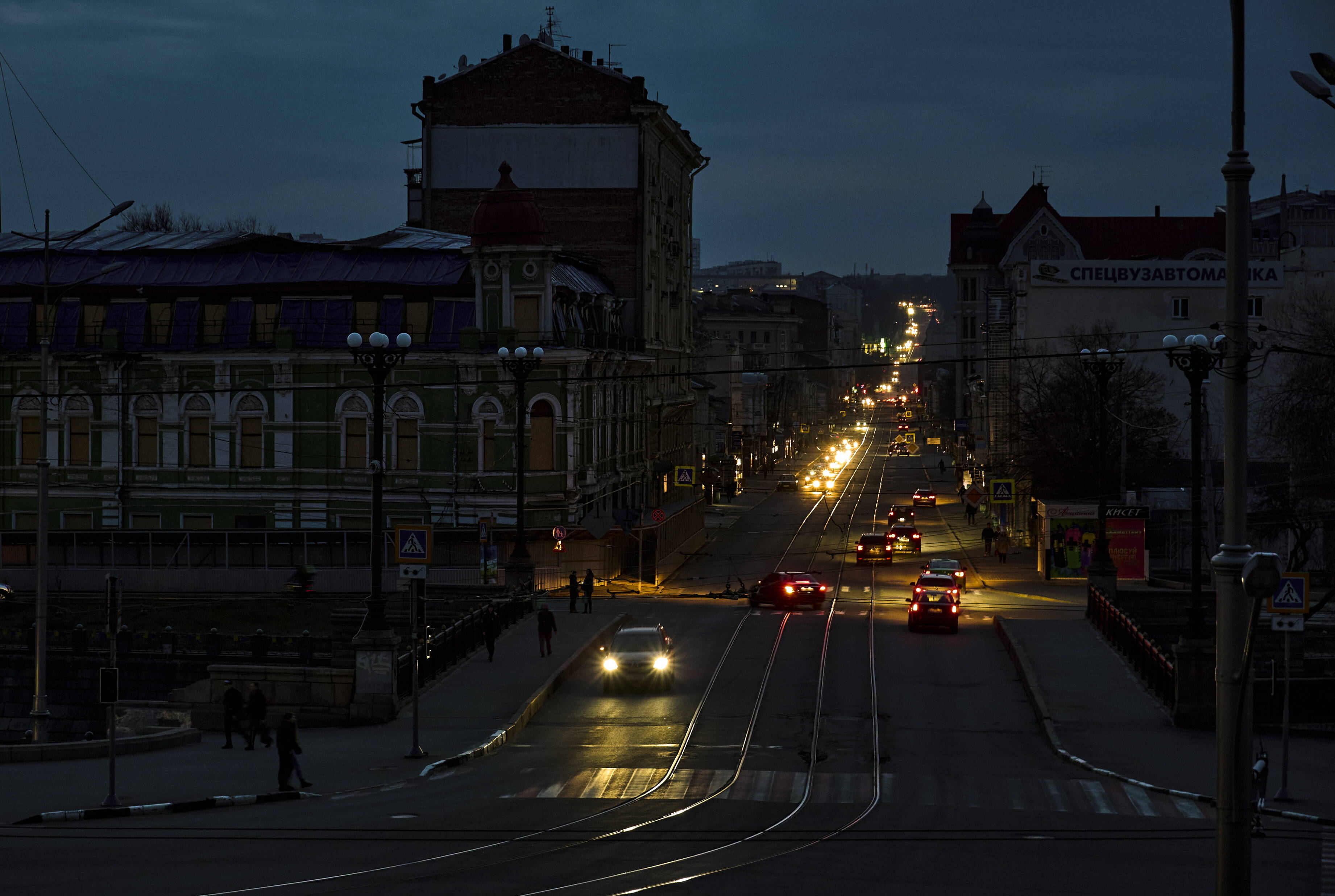 Харків під час відключення електроенергії. Fot. PAP/EPA/SERGEY KOZLOV