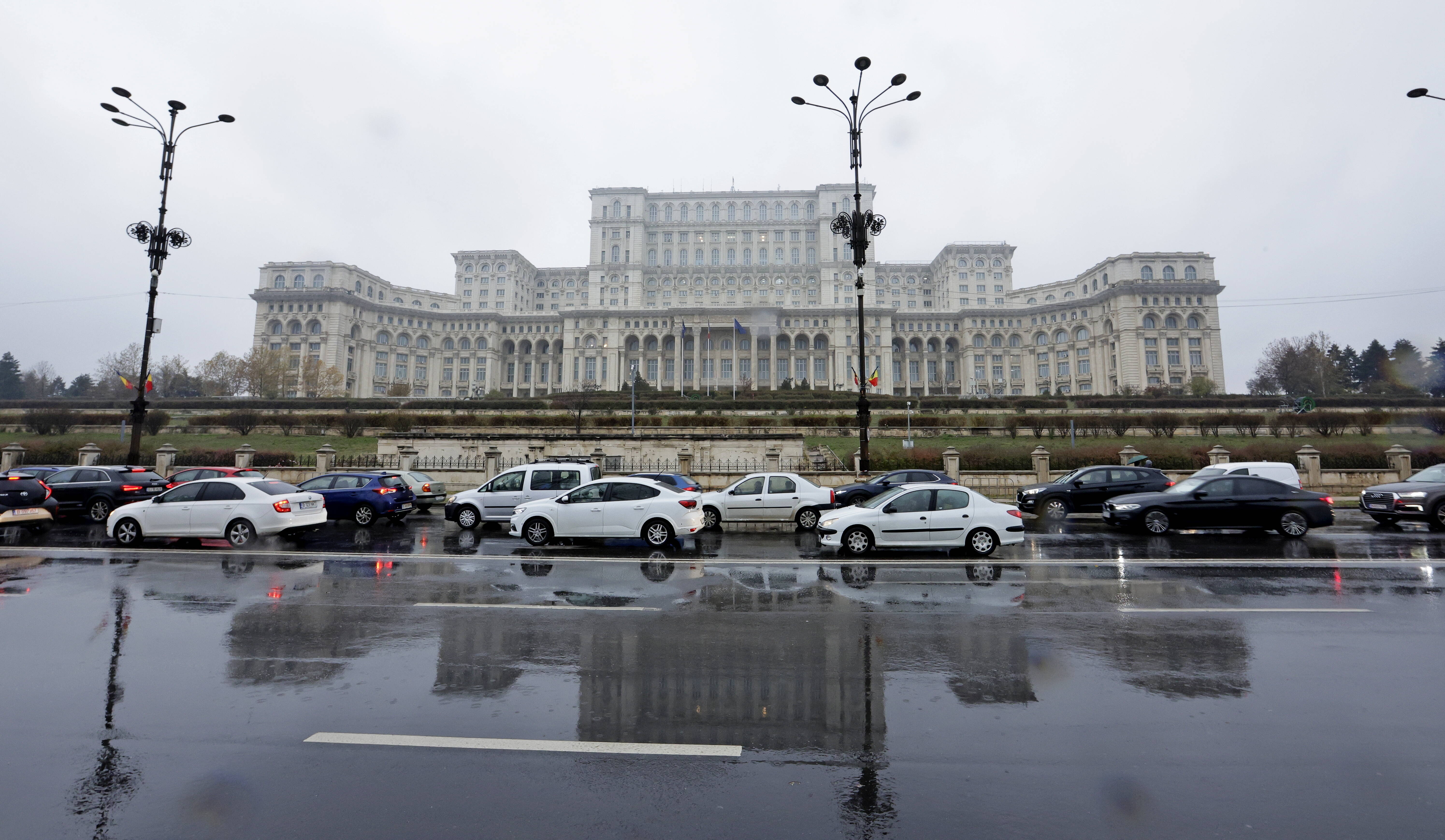 Будівля парламенту Румунії. Fot. PAP/EPA/ROBERT GHEMENT 