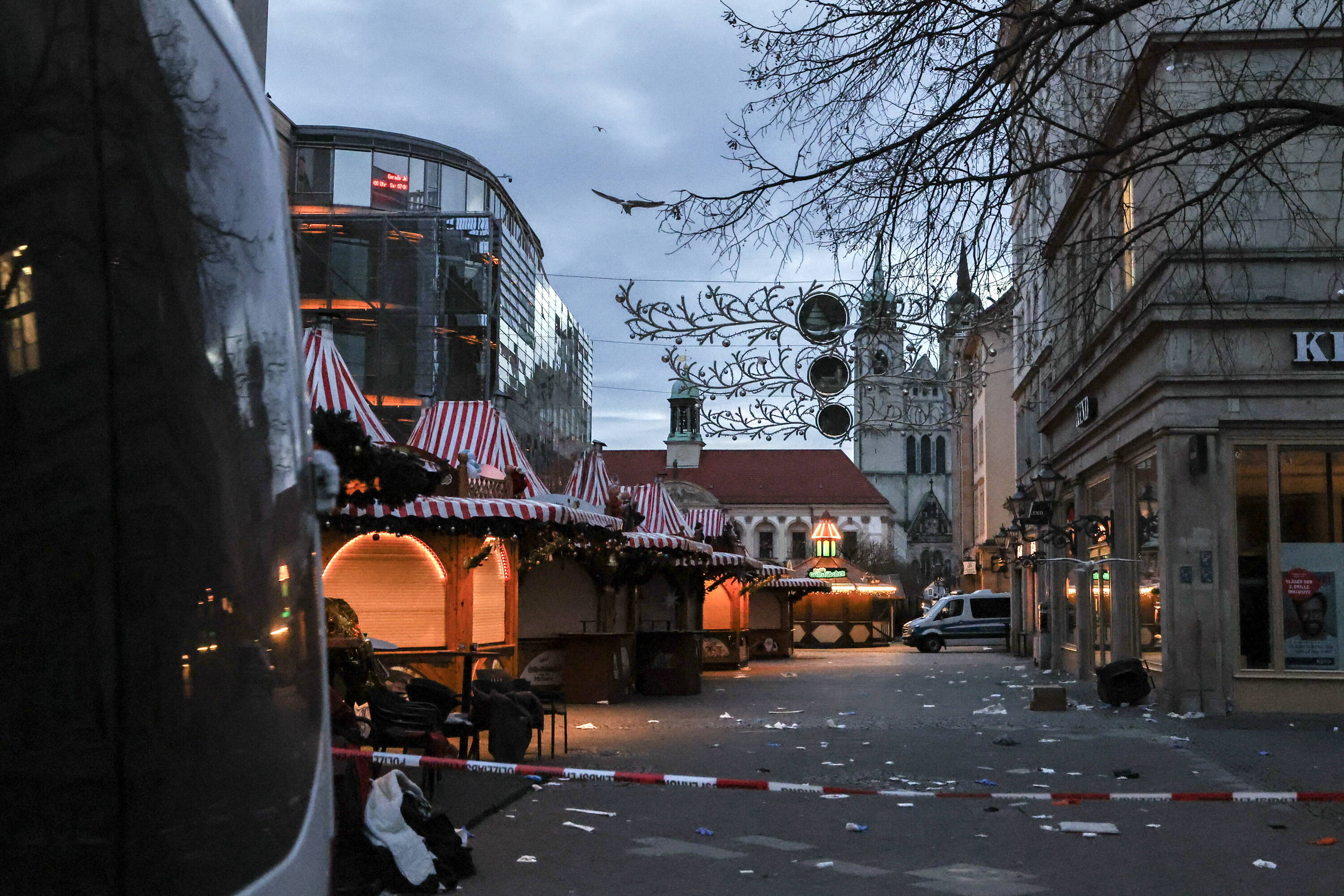 Місце теракту на різдвяному ярмарку в Магдебурзі, Німеччина. Fot. PAP/EPA/FILIP SINGER