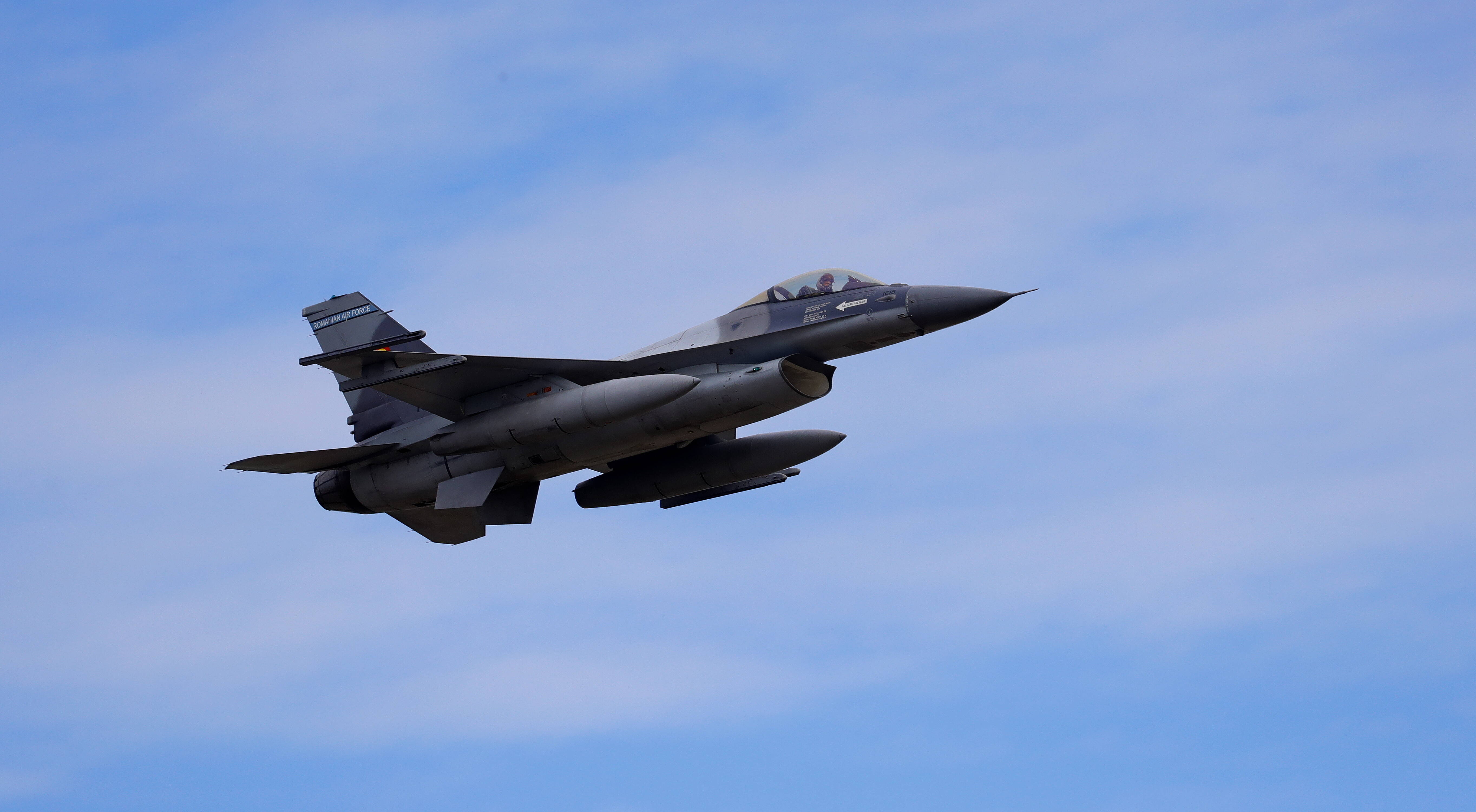 Винищувачі F-16. Fot. PAP/EPA/Robert Ghement