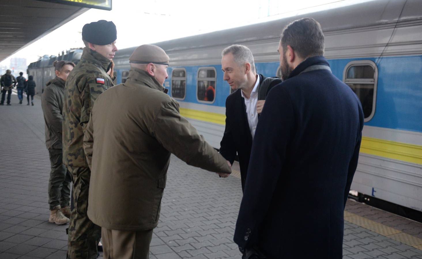 Цезари Томчик на вокзалі в Києві. Fot. X/Ministerstwo Obrony Narodowej