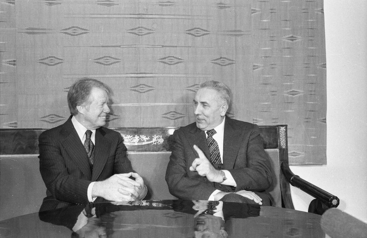 Warszawa, 30.12.1977 r. W drugim dniu wizyty w Polsce prezydent USA Jimmy Carter spotkał się w Sejmie z Edwardem Gierkiem. Fot. PAP/CAF/Tadeusz Zagoździński