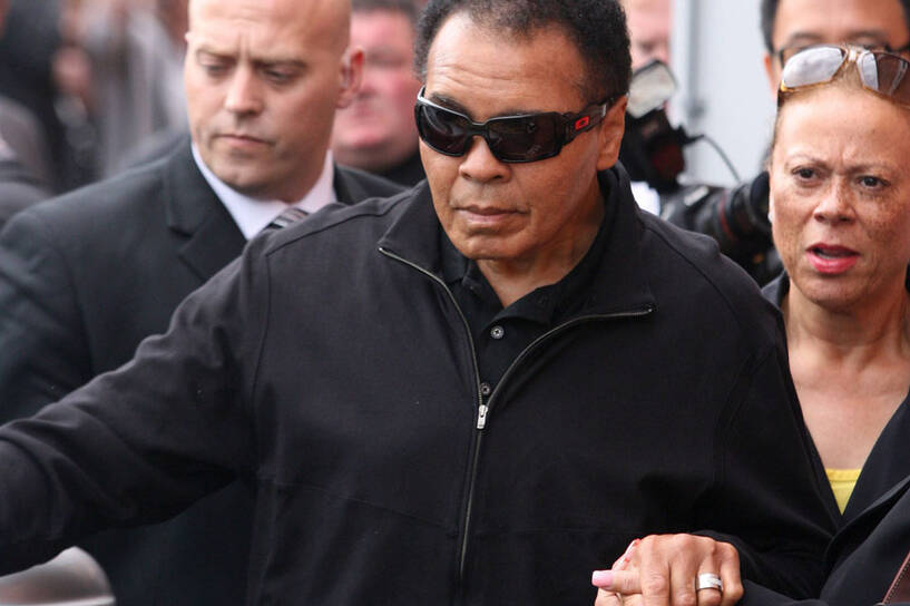US boxing legend Mohammed Ali (C)  Archiwum Fot. PAP/EPA/ LINDSEY PARANBY
