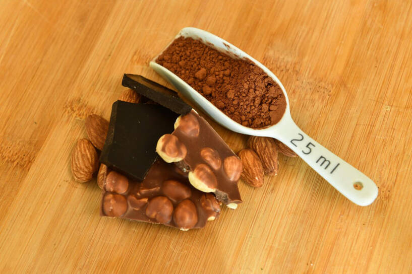 Kakao, czekolada mleczna z orzechami, czekolada ciemna, kakao Fot. PAP/Andrzej Lange 