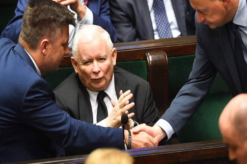 Politycy PiS na sali obrad Sejmu Fot. PAP/Radek Pietruszka