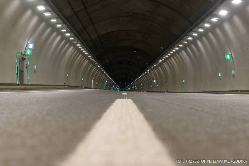 Przejazd przez odcinek tunelowy Zakopianki jest już widoczny w popularnej nawigacji Google. Fot. GDDKiA