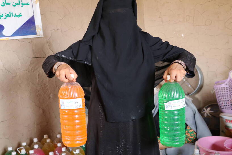 Talibowie zakazali kobietom pracy przy rozdziale pomocy Fot. STRINGER/PAP/EPA