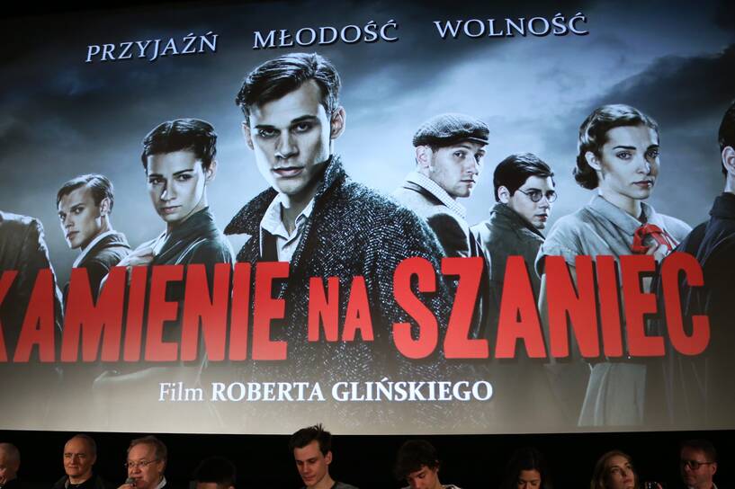 Plakat filmu "Kamienie na Szaniec". Fot. PAP/Tomasz Gzell
