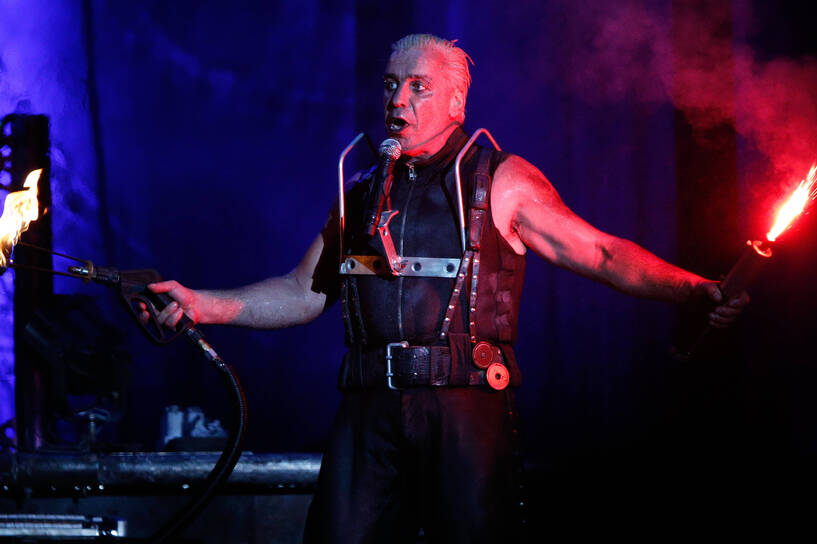 Til Lindemann wokalista grupy Rammstein Fot. Axel Heimken/PAP/DPA