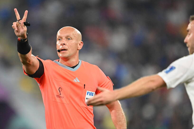 Referee Szymon Marciniak (Poland) shows a Danish player the number for two fouls committed as a warning with two fingers, Fot. PAP/Robert Michael