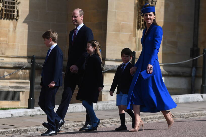 Książe William i Księżna Kate z dziećmi: księciem Georgem, księżniczką Charlotte i księciem Louisem, Fot. PAP/EPA/NEIL HALL