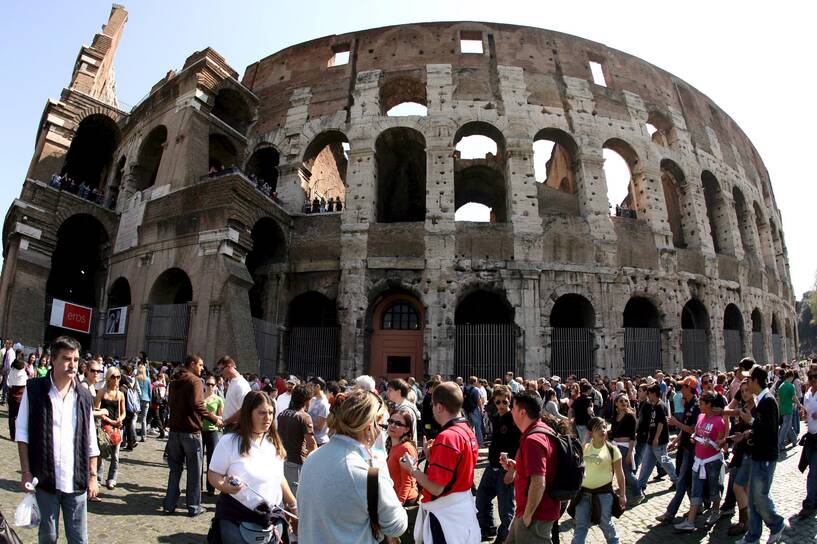 Koloseum jest symbolem Rzymu Fot. PAP/EPA/ETTORE FERRARI