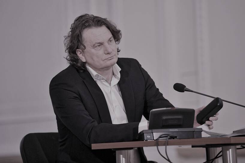 Mecenas Robert Nowaczyk przed komisją reprywatyzacyjną Fot. PAP/Marcin Obara