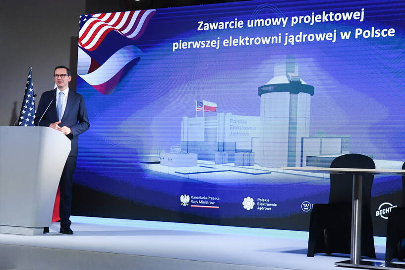 Premier Mateusz Morawiecki podczas uroczystości podpisania umowy Fot. PAP/Piotr Nowak