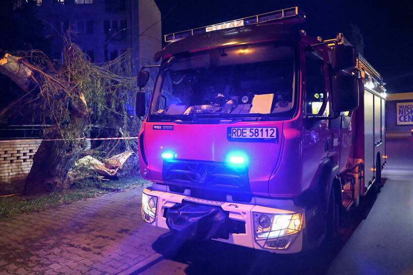 Wóz straży pożarnej Fot. PAP/Darek Delmanowicz