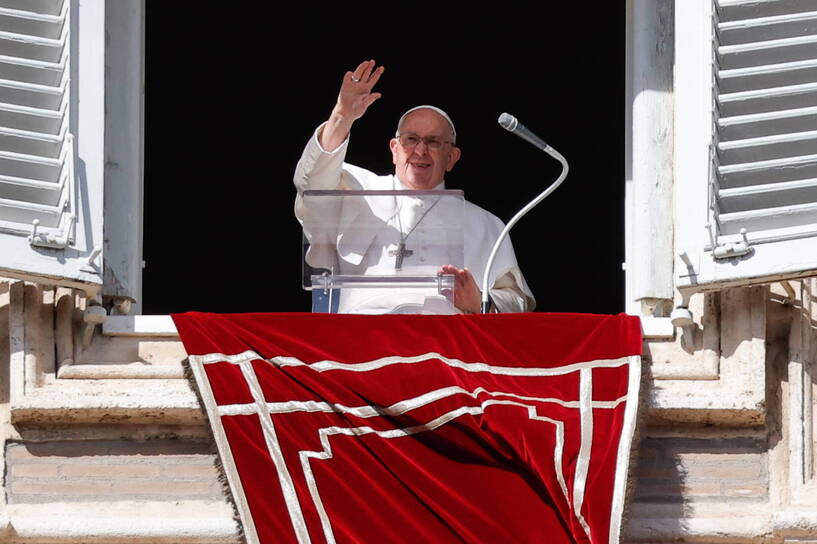 Papież Franciszek podczas spotkania z wiernymi na Placu Św. Piotra, fot. PAP/EPA/	GIUSEPPE LAMI