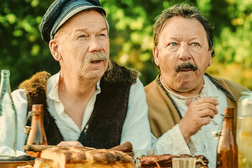 Na ekranie zobaczymy m.in. Zbigniewa Zamachowskiego, który wcielił się w postać starego Pawlaka i Janusza Chabiora jako Kargula seniora. Fot. mat. pras. 