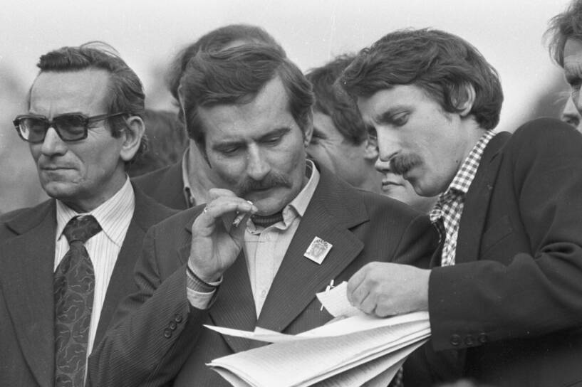 Wiec na stadionie RKS Ursus; Lech Wałęsa i Zbigniew Janas, 1980 r., Fot. PAP/Jan Morek