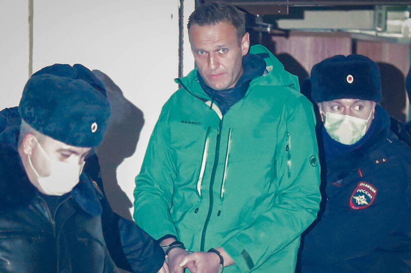 Aleksiej Nawalny na komisariacie policji w Moskwie, fot. PAP/EPA/SERGEI ILNITSKY
