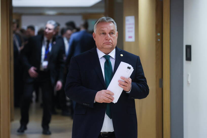 Premier Węgier Viktor Orban na nadzwyczajnym szczycie Rady Europejskiej, fot. PAP/Leszek Szymański