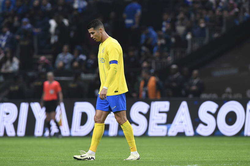 Cristiano Ronaldo podczas meczu ligi arabskiej, fot. PAP/EPA/STR