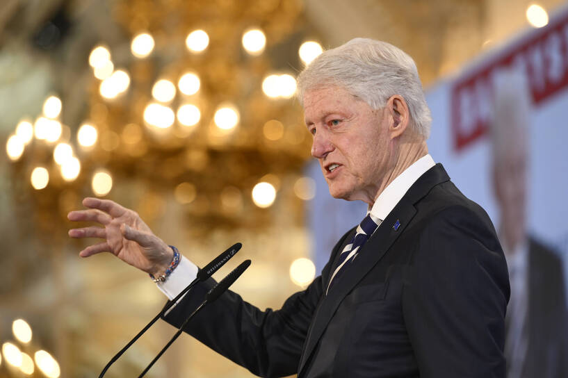 Były prezydent USA Bill Clinton na obchodach 25. rocznicy przystąpienia Polski, Czech i Węgier do NATO, fot. PAP/CTK/Ondrej Deml