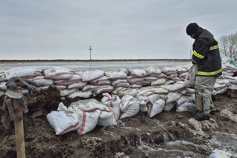 Powódź w Kazachstanie. Fot. PAP/EPA/KAZAKHSTAN EMERGENCIES MINISTRY 