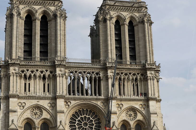 Katedra Notre Dame. Fot. PAP/EPA/Michel Euler / POOL
