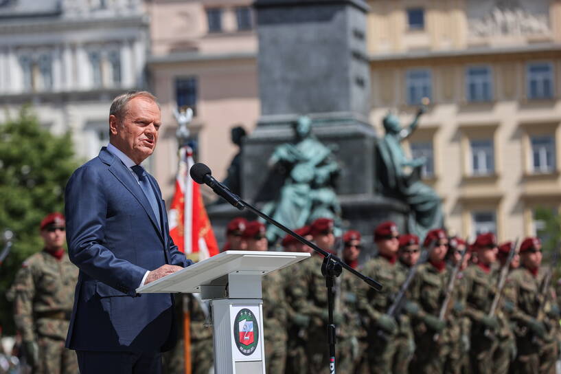Premier Donald Tusk podczas uroczystych obchodów 80. rocznicy Bitwy o Monte Cassino w Krakowie Fot. PAP/Art Service