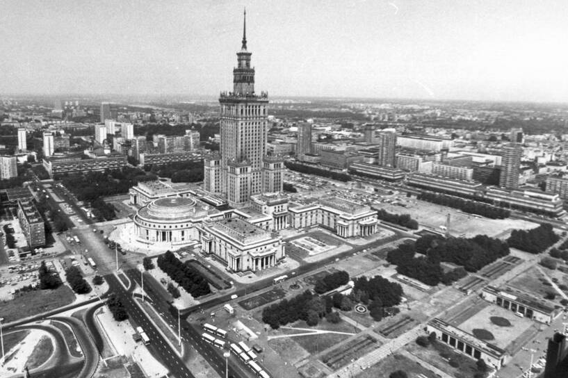 Warszawa. Pałac Kultury i Nauki w 1983 r. Fot. PAP/CAF/Ireneusz Radkiewicz