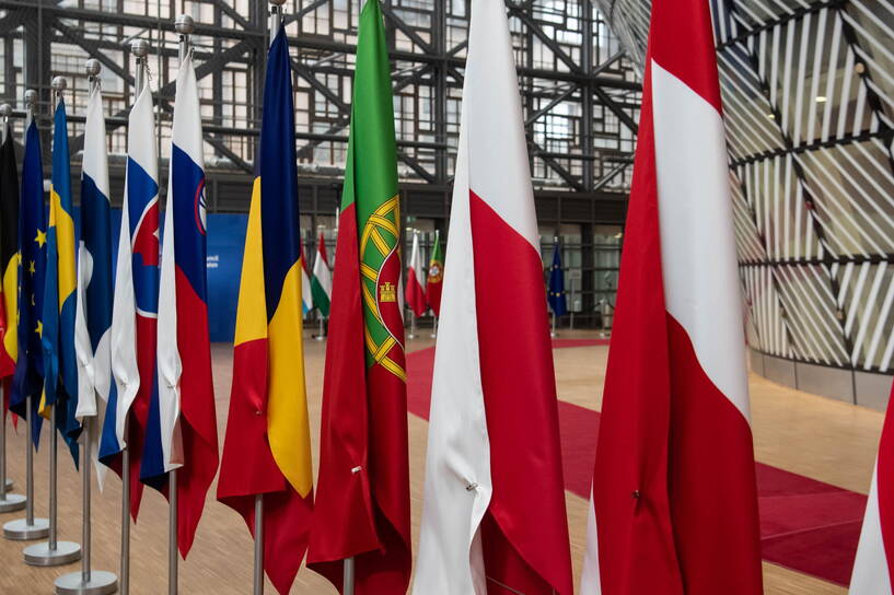 Flagi państw UE Fot. PAP/Andrzej Lange