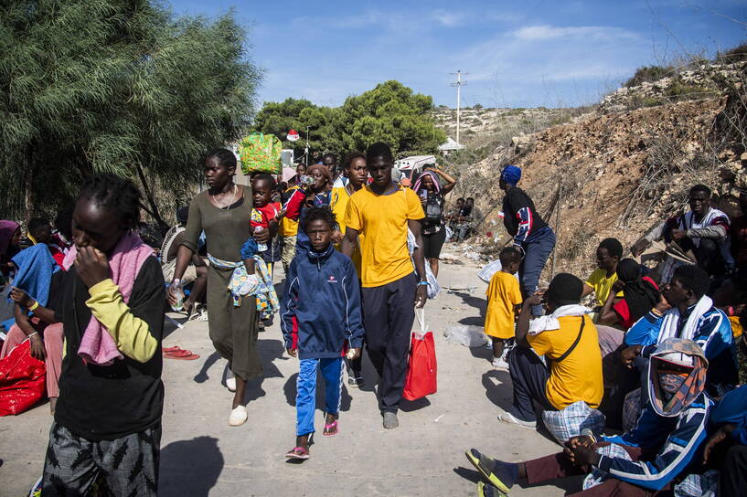 Nielegalni migranci we Włoszech Fot. Alessandro Serrano Avalon/PAP