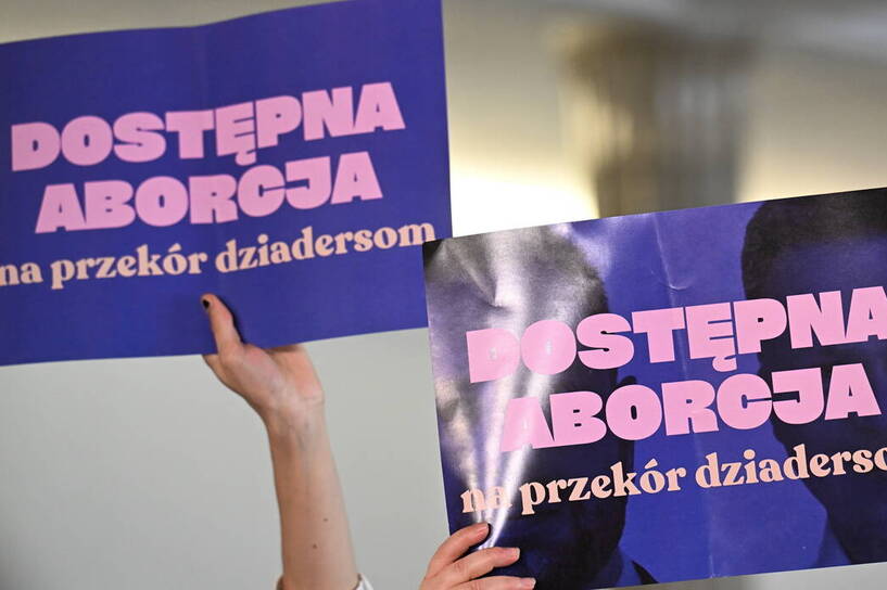 Aktywistki Ogólnopolskiego Strajku Kobiet w Sejmie. Fot. PAP/Radek Pietruszka