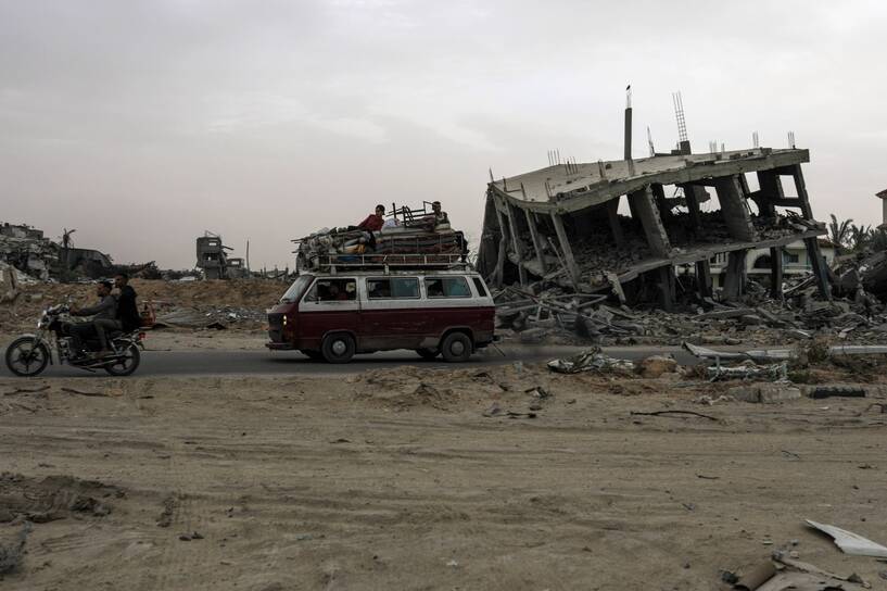 Ewakuacja w Rafah Fot. PAP/EPA/MOHAMMED SABER