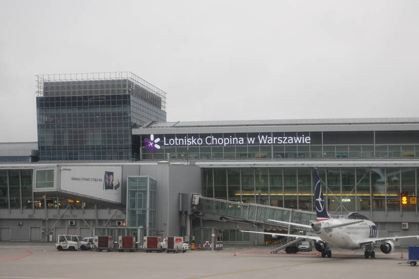 Samolot PLL LOT na Lotnisku Chopina w Warszawie, zdjęcie ilustracyjne, fot. PAP/Leszek Szymański