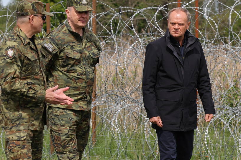 Premier Donald Tusk na granicy Fot. PAP/Paweł Supernak 