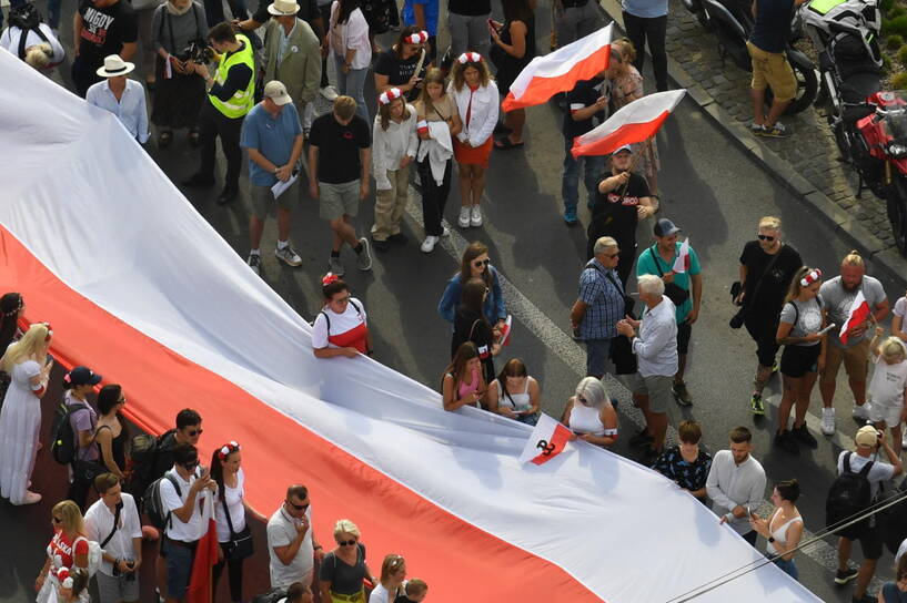 Uczestnicy Marszu Powstania Warszawskiego. Fot. PAP/Radek Pietruszka