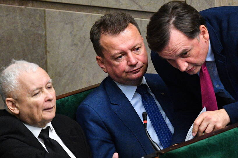 Jarosław Kaczyński, Mariusz Błaszczak i Zbigniew Ziobro w 2023 r. w Sejmie Fot. PAP/Radek Pietruszka 