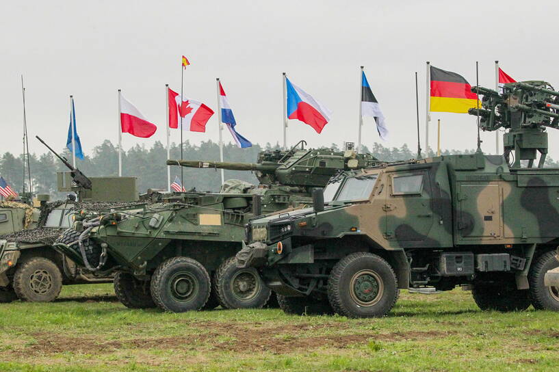 Ćwiczenia wojsk NATO na poligonie w Orzyszu Fot. PAP/Tomasz Waszczuk 