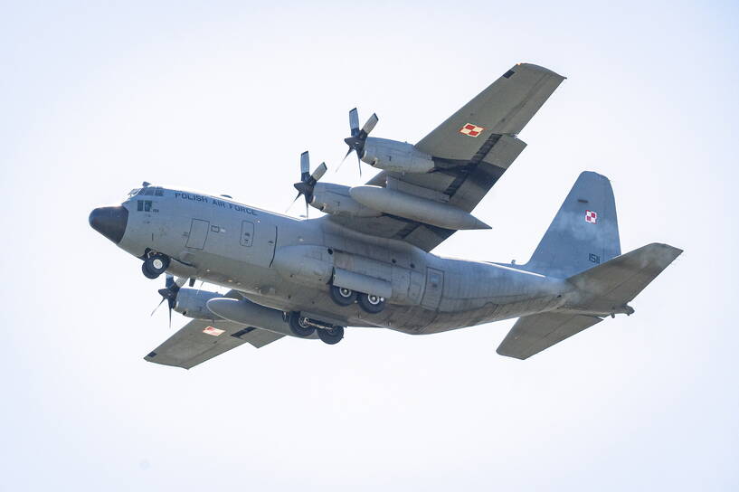 Powidz, samolot C-130 Herkules. Fot. PAP/Tytus Żmijewski