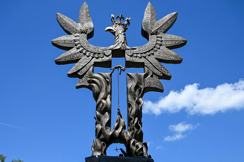 Pomnik upamiętniający Polaków pomordowanych przez ukraińskich nacjonalistów na Wołyniu i w Małopolsce Wschodniej - „Rzeź Wołyńska” - zostanie odsłonięty w niedzielę w Domostawie. Fot. PAP/	Darek Delmanowicz