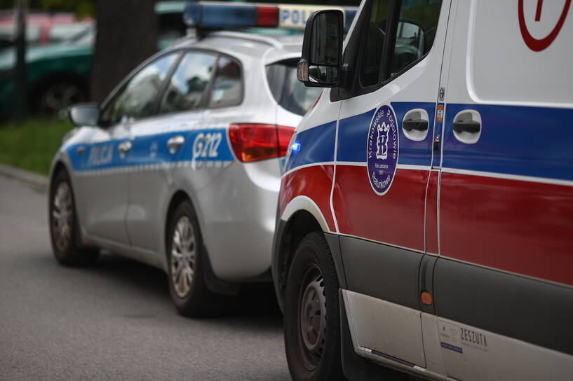 Policja i ambulans, zdjęcie ilustracyjne, fot. PAP/Łukasz Gągulski